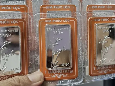 Giá bạc hôm nay 12-12: Tiếp tục lập kỷ lục mới