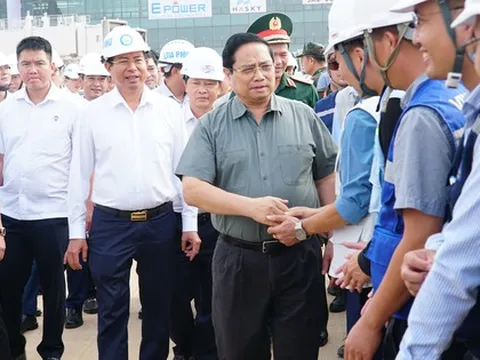 Trước ngày trọng đại, Thủ tướng thị sát và chỉ đạo "nóng" tại siêu dự án 16 tỷ USD của Việt Nam