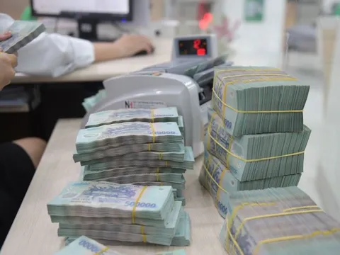 Ngân hàng tất tay 'săn khách' gửi tiền lãi suất cao