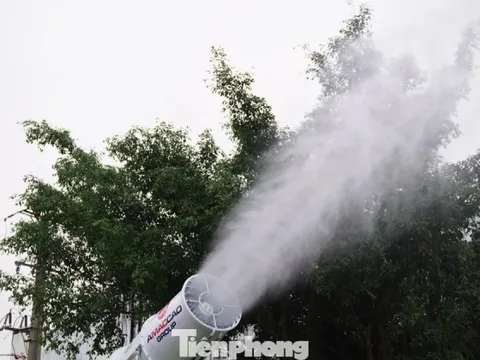 Hà Nội có thêm các xe 'pháo xa sương mù' dập bụi mịn