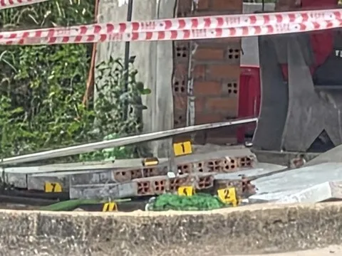 Sập tường căn-tin, 2 học viên thương vong trong khi chờ sát hạch lái xe