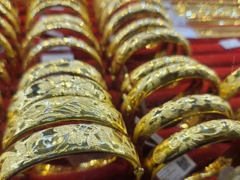 Cuối ngày 15-12, giá vàng miếng SJC bất ngờ lập đỉnh mới