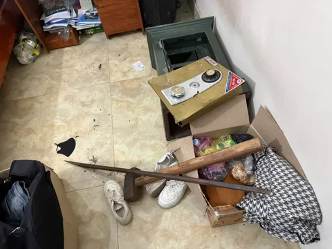 Cô gái trẻ ở Quảng Ninh phá két sắt và bỏ nhà đi theo hướng dẫn của người lạ như thế nào?