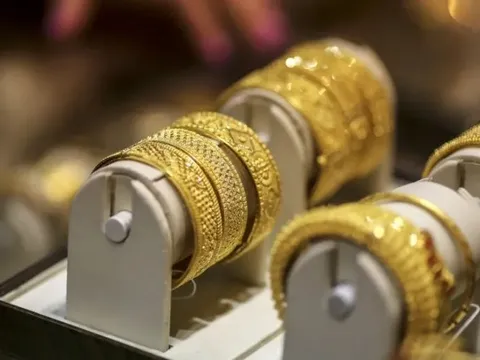 Vàng và bạc lập đỉnh chưa từng có, một quốc gia chủ chốt BRICS liền mang cả quỹ hưu trí đi đầu tư, dòng tiền hơn 10 tỷ USD bùng nổ