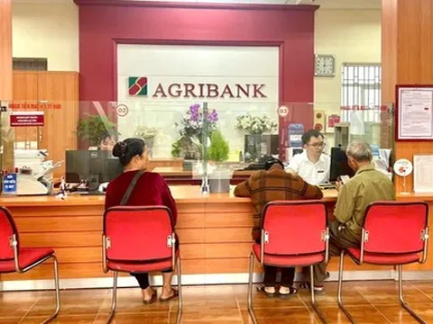 Hưng Yên: Nhân viên Agribank chủ động trì hoãn yêu cầu rút 5 sổ tiết kiệm của bà cụ, hôm sau nhận được thư cảm ơn
