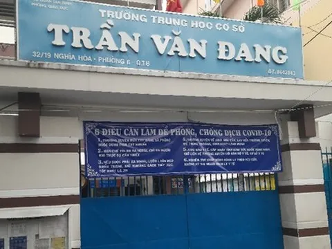 Diễn biến mới việc thầy giáo phạt học sinh nộp tiền và dậy từ 5 giờ sáng