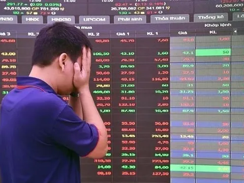VN-Index “đánh úp” giảm 40 điểm trong vài phút cuối phiên sau tin nóng, chuyên gia nói gì?