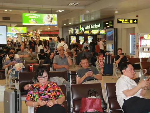 Nhu cầu du lịch tăng cao, vé máy bay Tết Dương lịch lại 'sốt xình xịch'