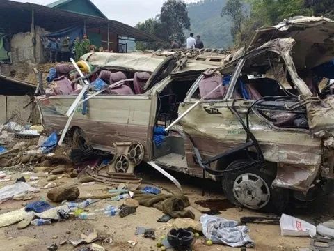 Cục CSGT thông tin nguyên nhân ban đầu vụ lật xe khách biển số Hà Nội khiến 9 người tử vong