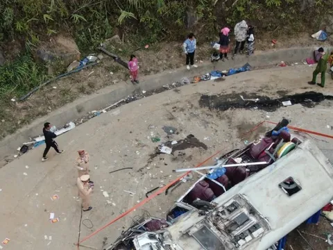 Lãnh đạo tỉnh Lào Cai trực tiếp chỉ đạo tại hiện trường vụ lật xe của đoàn thiện nguyện khiến 9 người tử vong