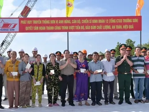 Thủ tướng Phạm Minh Chính kiểm tra tiến độ thi công 2 tuyến đường quan trọng ở Cà Mau