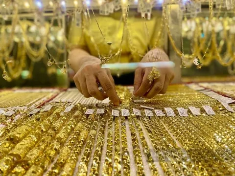 Chiều 26/12: Giá vàng nhẫn neo sát mốc 160 triệu đồng/lượng