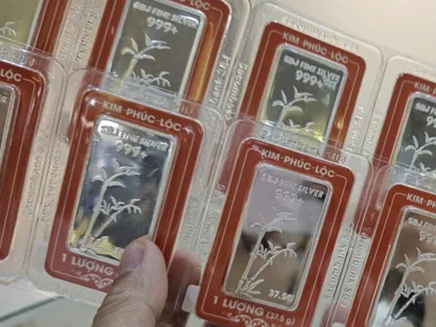 Giá bạc hôm nay 29-12: Rớt thẳng đứng, chuyên gia cảnh báo rủi ro