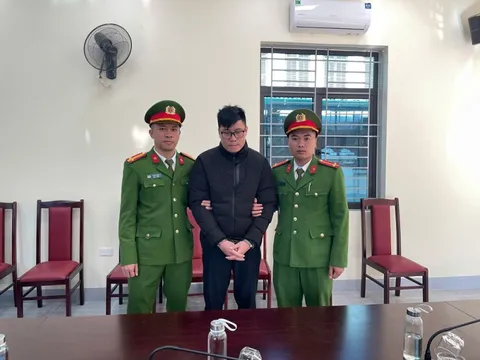 Thi hành lệnh khám xét, bắt tạm giam nhân viên ngân hàng Lò Minh Phương