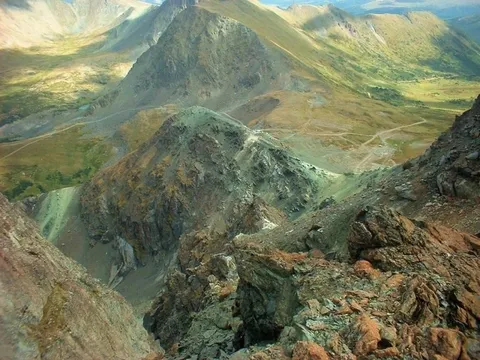 Phát hiện mỏ ngọc bích trải dài 1.300 km tại láng giềng Việt Nam