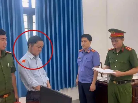 Lệnh bắt tạm giam công chức Phạm Viết Dực