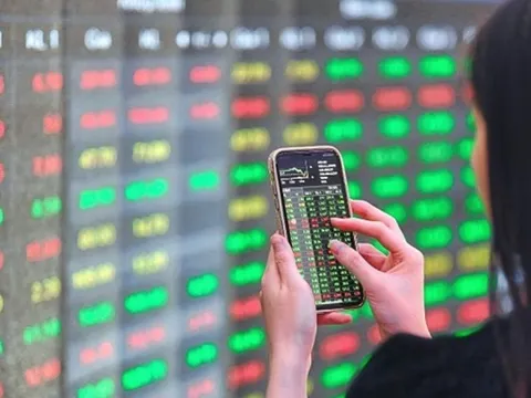 Chuyên gia dự báo chứng khoán Việt Nam đầu năm mới 2026 tiếp tục thăng hoa