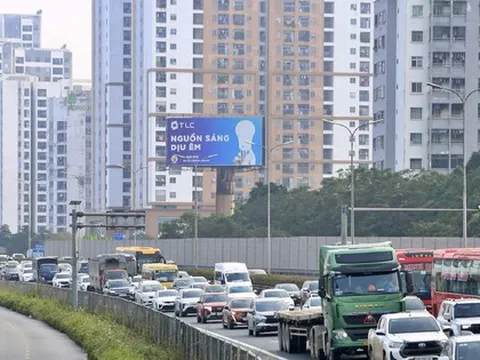 Dòng người ùn ùn trở lại Hà Nội sau kỳ nghỉ Tết Dương lịch 2026
