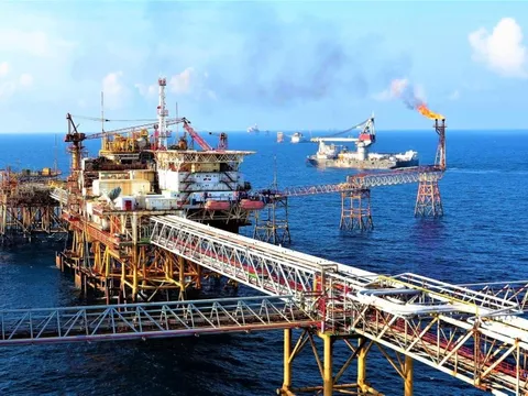 'Vàng đen' Việt Nam suy kiệt 50% sau 14 năm: Kích hoạt chiến dịch 25,7 tỷ USD, doanh nghiệp dầu khí 'chia phần' cơ hội bất chấp cơn gió từ Venezuela