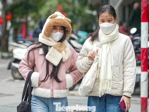 Hà Nội lạnh nhất từ đầu mùa đông, mặc nhiều lớp áo vẫn rét run