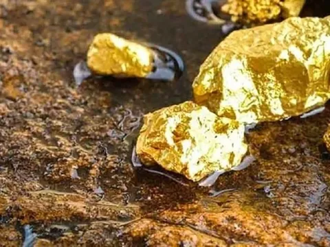 Giá vàng, bạc, kim loại đồng loạt tăng nóng, một nhóm cổ phiếu tưng bừng "mở tiệc"