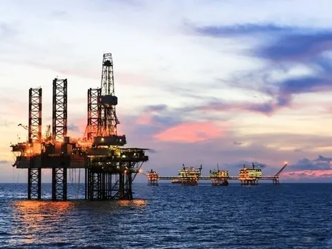GAS, BSR, POW, PLX cùng các cổ phiếu năng lượng đồng loạt tím trần: Điều gì đang xảy ra