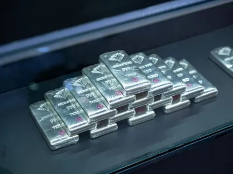 Giá bạc hôm nay tiếp tục giảm sâu