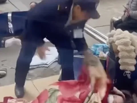 Bệnh viện Bạch Mai yêu cầu cho thôi việc bảo vệ "ném chăn" người nhà bệnh nhân khi trời giá rét