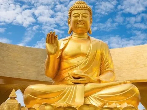 Ấn tượng mạnh trước tượng Phật dát vàng 24K cao 7,2 m vừa an vị trên đỉnh núi Bà Đen