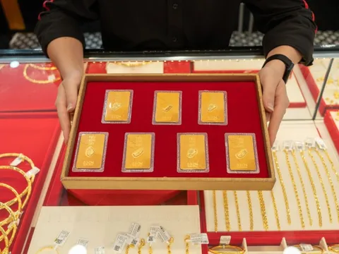 Giá vàng hôm nay 12-1: Vừa mở cửa đã tăng nhanh