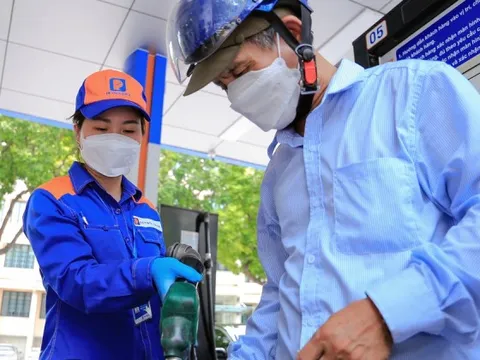 Giá xăng sắp đứt mạch giảm?