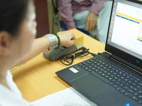 Tặng quà Tết với mức 300.000 đồng cho người hưởng lương hưu, trợ cấp mất sức lao động