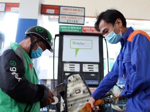 Giá xăng tăng sau 5 phiên giảm liên tiếp