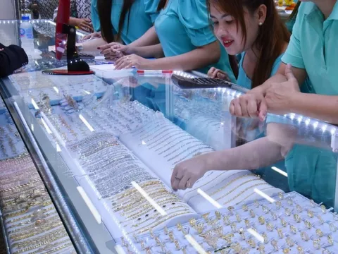 Giá vàng hôm nay 15-1: Tăng mạnh trở lại