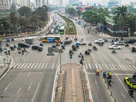 Sau gần 1 tháng xén vỉa hè, 'điểm đen' ùn tắc Lê Văn Lương thay đổi ra sao?