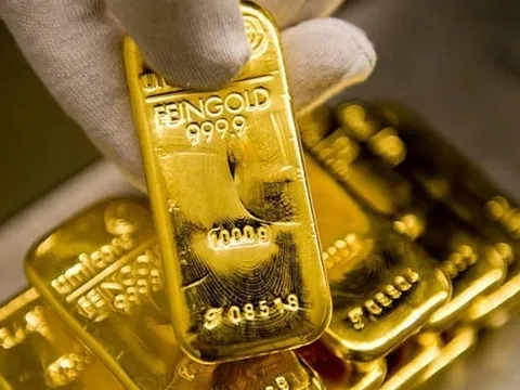 Giá vàng giữ vững trên tầm cao