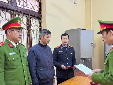 Một cựu chủ tịch xã bị khởi tố