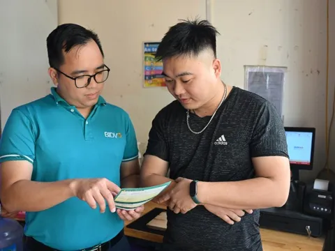 Gấp cuốn sổ cũ, hộ kinh doanh thảnh thơi trên app ngân hàng