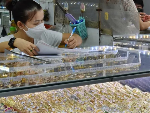 Giá vàng hôm nay 17-1: Sụt giảm sâu