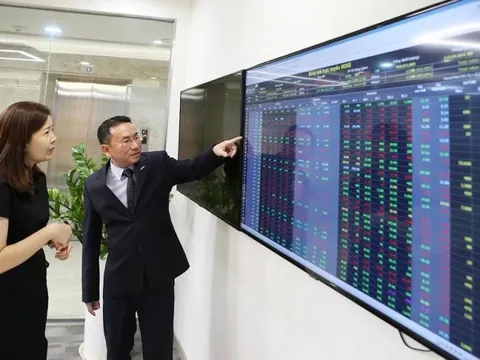 Nhà đầu tư chốt lời cổ phiếu doanh nghiệp nhà nước