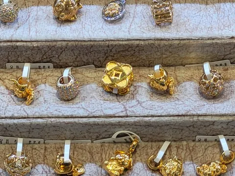 Giá vàng hôm nay 22-1: Tăng vọt lập đỉnh rồi bất ngờ lao dốc mạnh