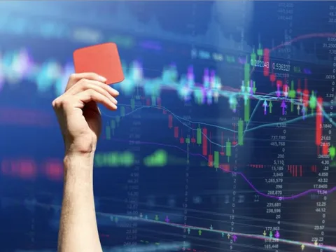 Lãnh đạo một công ty bị đình chỉ giao dịch vì "mua chui" cổ phiếu