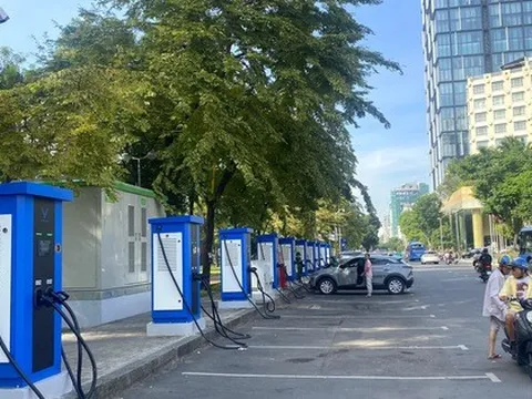 TPHCM lắp đặt tủ đổi pin trên vỉa hè