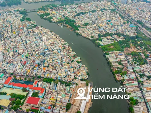 Cảnh Người dân sống cạnh 2 con rạch nước đen chờ “đổi đời” từ dự án 17.000 tỷ đồng tại TPHCM