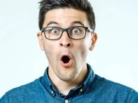 Một ngân hàng báo lãi quý 4 tăng hơn 100%, cổ phiếu lập tức "tím lịm"