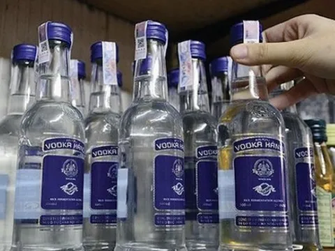 Chủ hãng rượu Vodka Hà Nội tiếp tục chìm trong lỗ nhưng kho tiền mới là điều gây chú ý