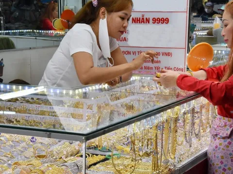 Giá vàng hôm nay 24-1: Tiếp tục đi lên