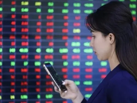 Chứng khoán ra sao khi cao điểm báo cáo tài chính?