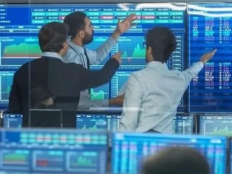 Phiên 27/1: Khối ngoại đảo chiều bán ròng, ngược chiều tung hàng trăm tỷ "gom" một mã Bluechips