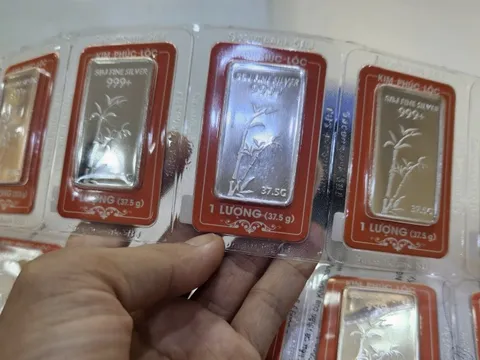 Giá bạc hôm nay 27-1: Bạc Phú Quý vượt 4,3 triệu đồng/lượng